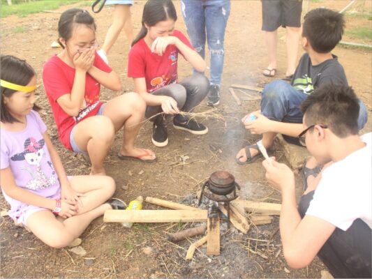 Hình ảnh hoạt động của Bán trú hè Khai Tâm: Trải nghiệm nấu cơm