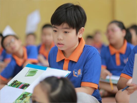 Hình ảnh hoạt động của Bán trú hè Khai Tâm: Vẽ trang sáng tạo