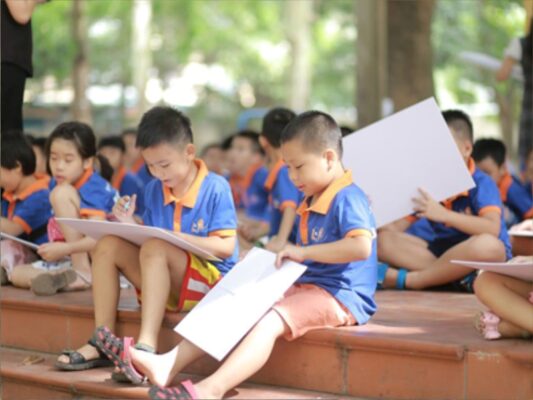 Hình ảnh hoạt động của Bán trú hè Khai Tâm: Vẽ trang sáng tạo